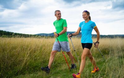 La marche nordique : allier voyage et fitness