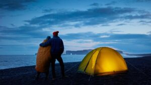 Couple en camping sauvage