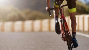 Cycliste sur route