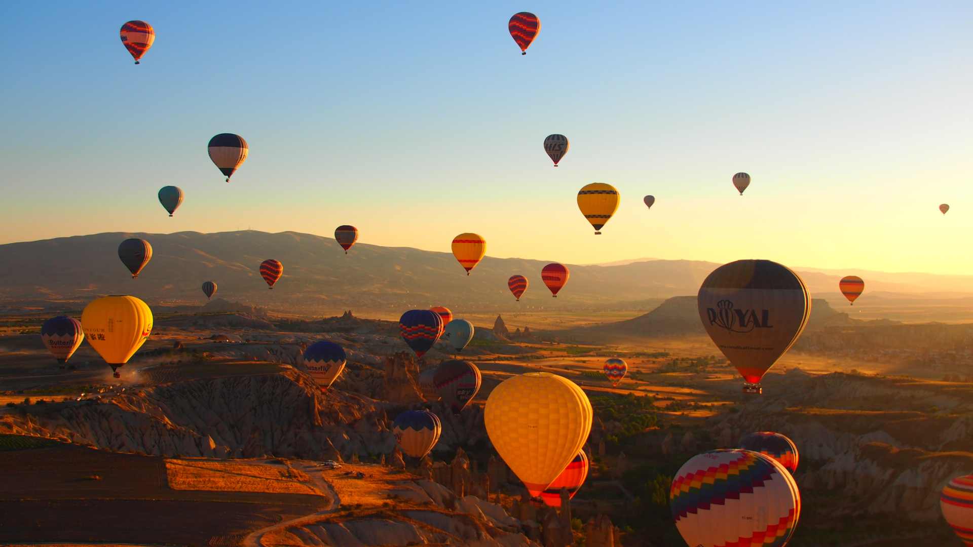 Montgolfière dans le ciel 
